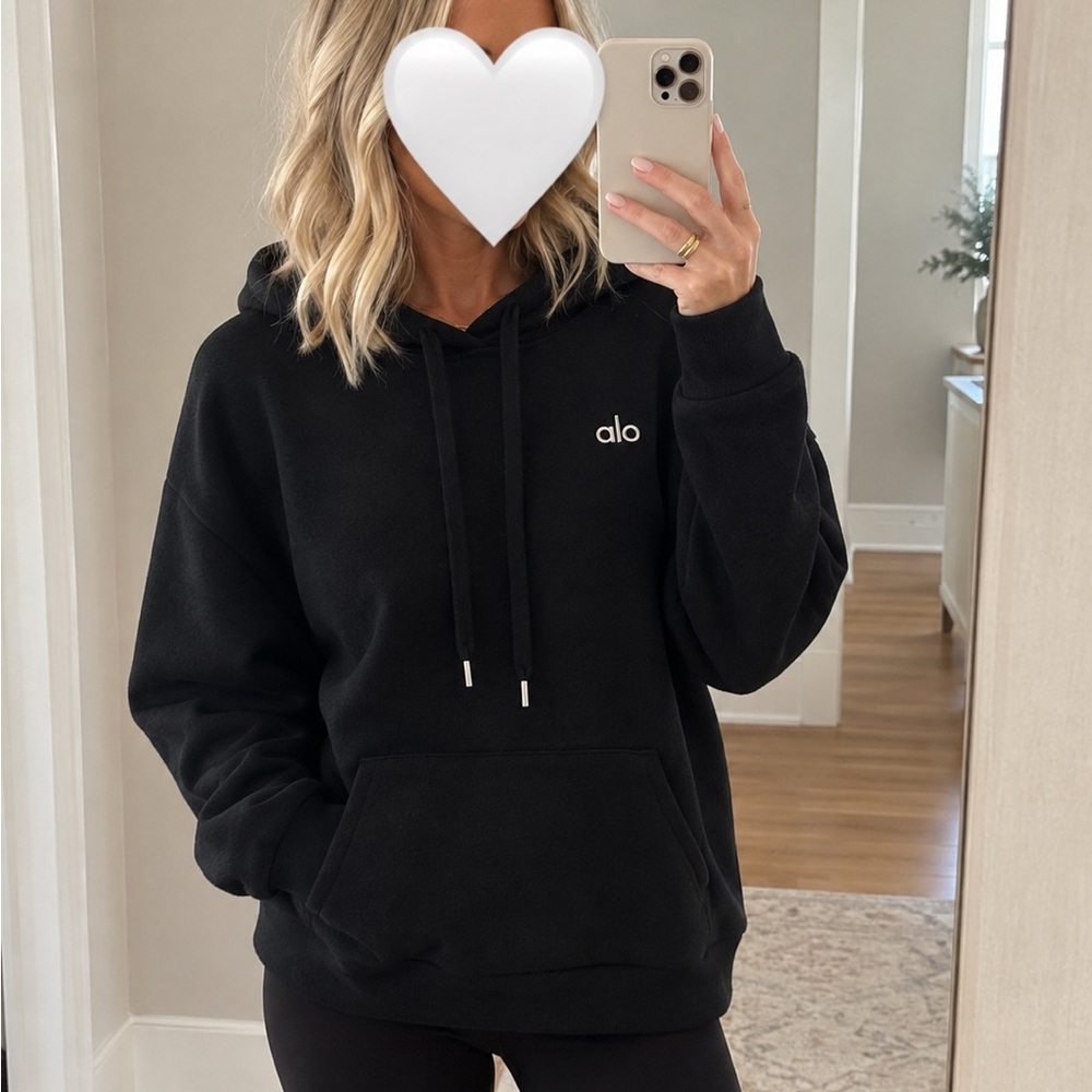 ALO Yoga Black Logo Accolade Pullover Hoodie